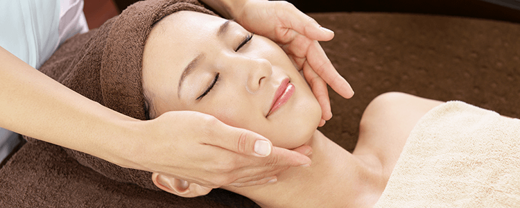 エステ施術中の写真を撮影する