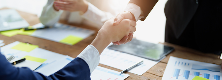 SEO対策を外注するメリットは何？