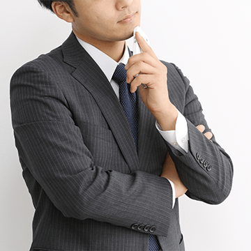 悩んでいる人の画像